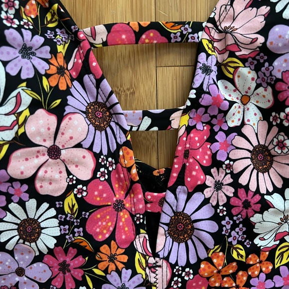 70s floral Swimsuit - Picture 5 of 7